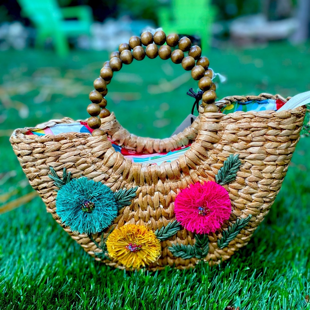 NWT- Perfect bag for Summer- made of Straw & cotton lining - colorful details